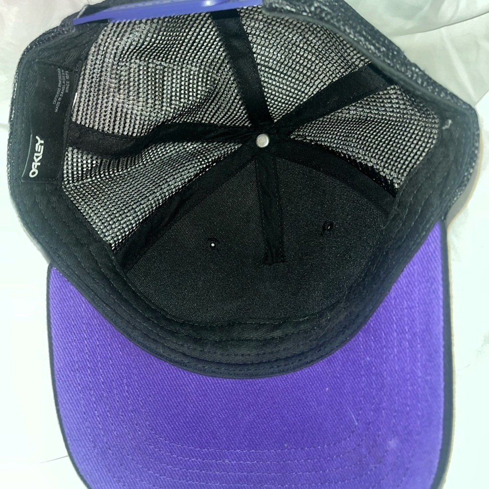 Oakley  snap back hat - Picture 2 of 4